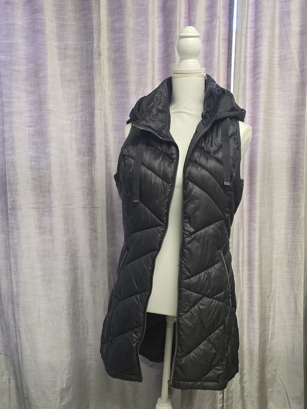 ​Bernardo Black Chevron Quilted Hooded Longline Puffer Vest Size Small S Coat